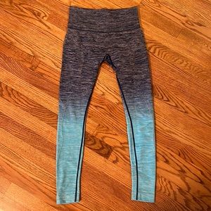 🎉Host Pick🎉 Electric Yoga Ombré Blue Yoga Pants. Size XS/S